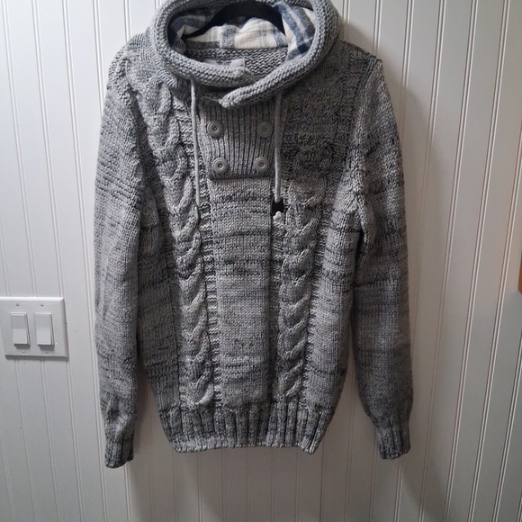 Men's Gray Cable Knit Sweater with Button Detail - Picture 3 of 16